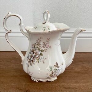 Royal Albert Haworth Coffee Or Tea‎ Pot W/ Lid Bone China England Beautiful Mint